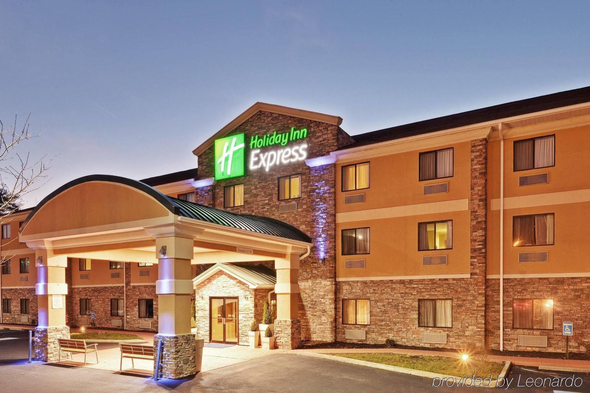 Holiday Inn Express Winfield - Teays Valley Hurricane Exteriör bild